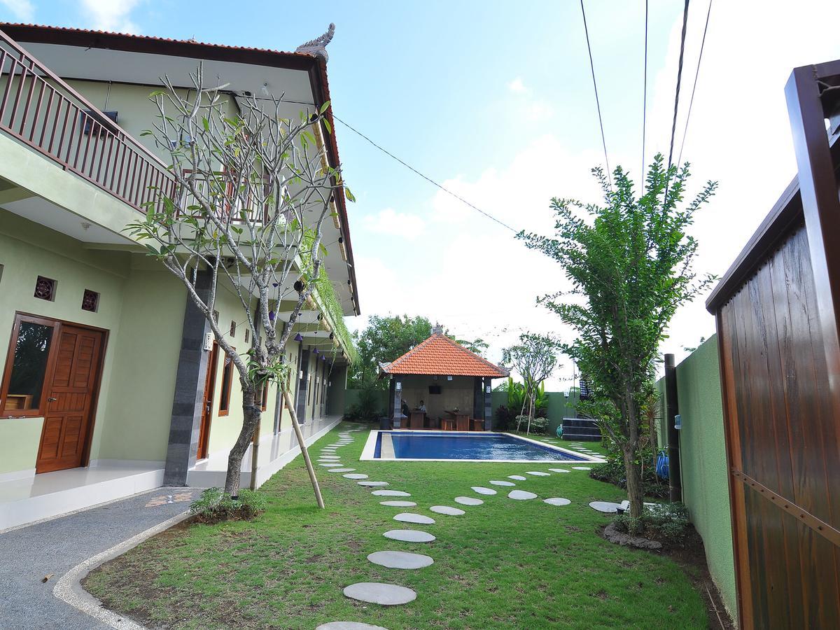 Cempaka Mas Guesthouse Kuta  Exterior photo