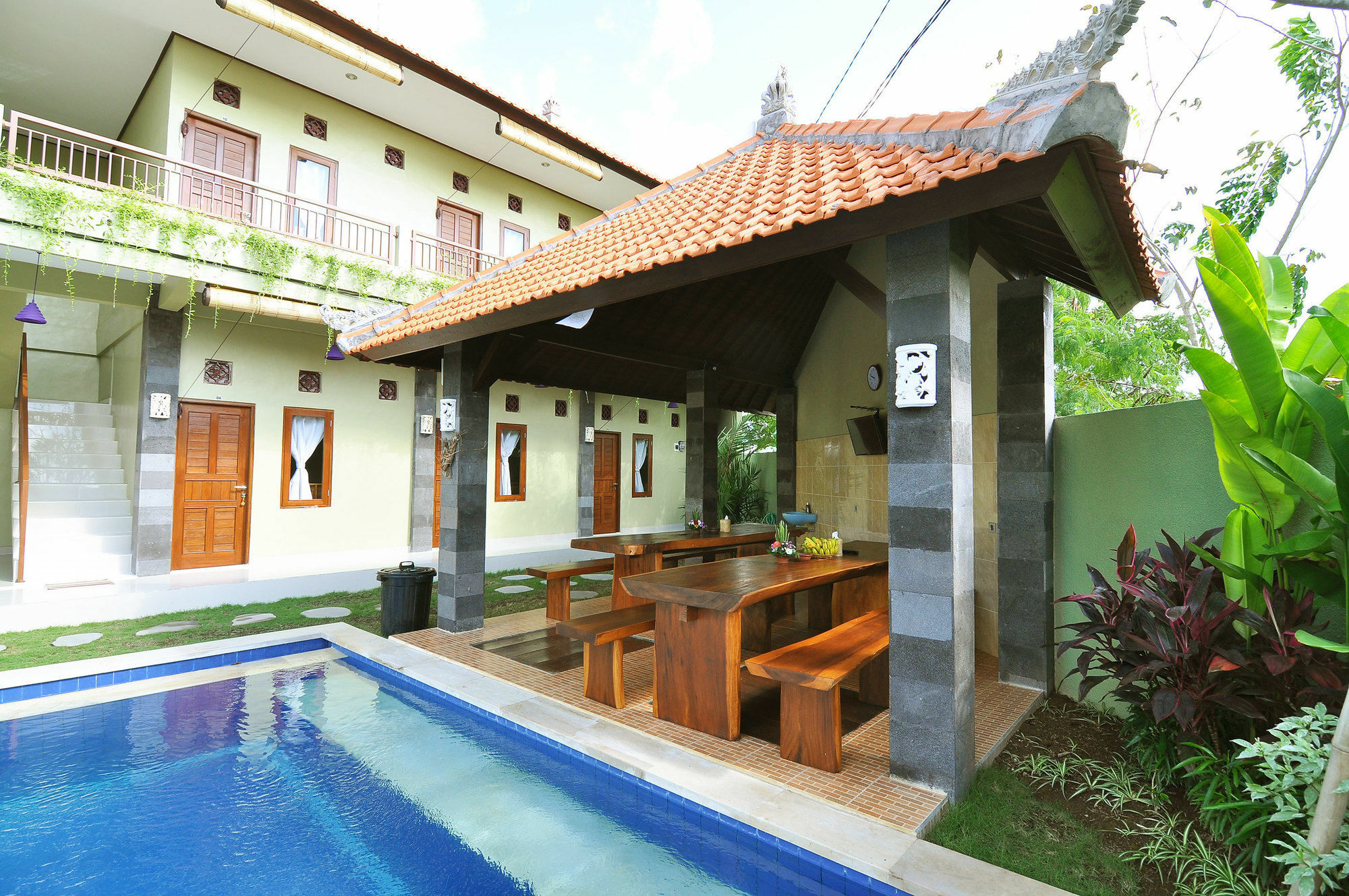 Cempaka Mas Guesthouse Kuta  Exterior photo