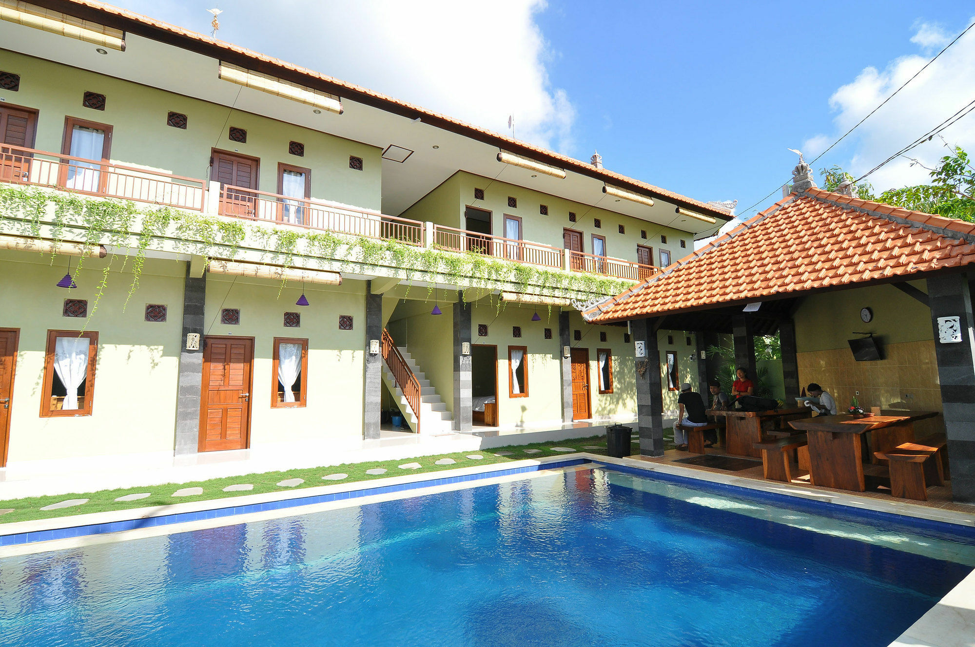 Cempaka Mas Guesthouse Kuta  Exterior photo