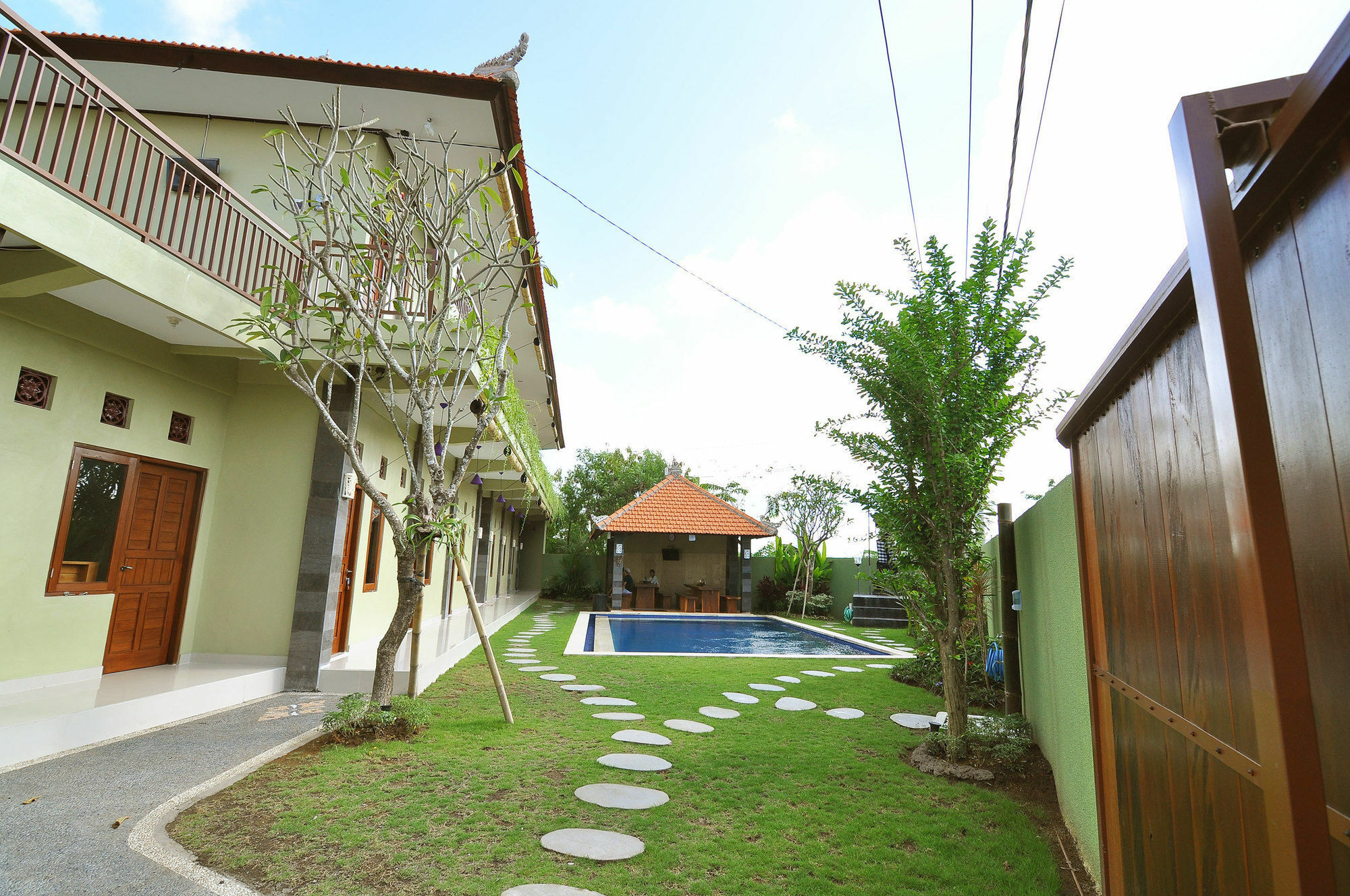 Cempaka Mas Guesthouse Kuta  Exterior photo